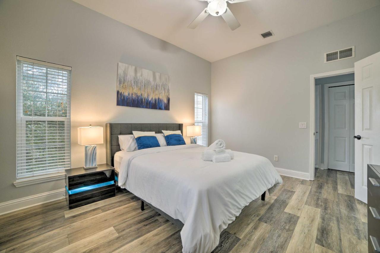 Sunny Pcb With Balcony Steps To The Beach! Holiday home *